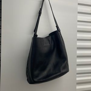 Madewell black tote w magnetic closure